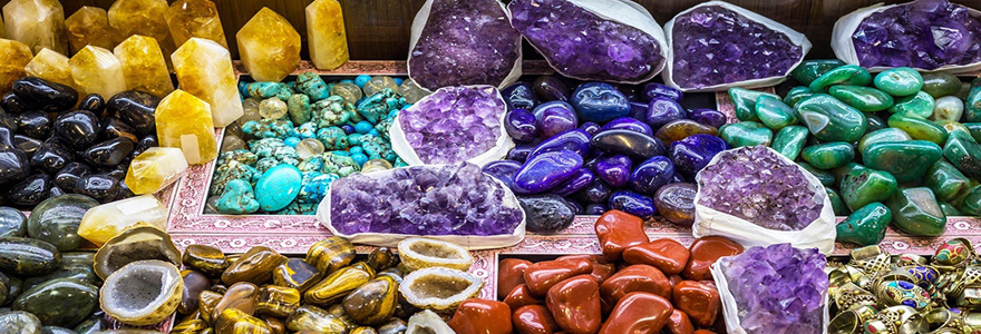 cristaux et des pierres semi précieuses